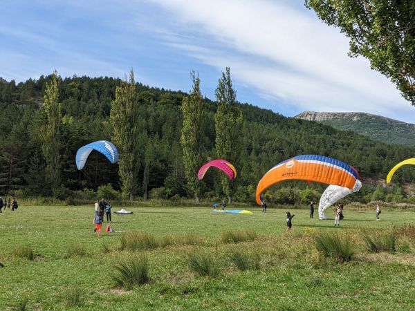 Découvrez le parapente à annecy : aventures et paysages époustouflants